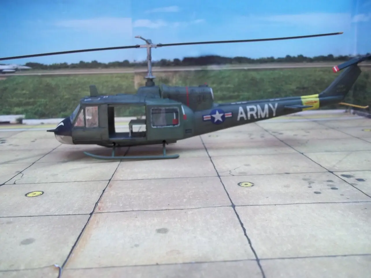 HUEY UH1 maquetas-armadas.com