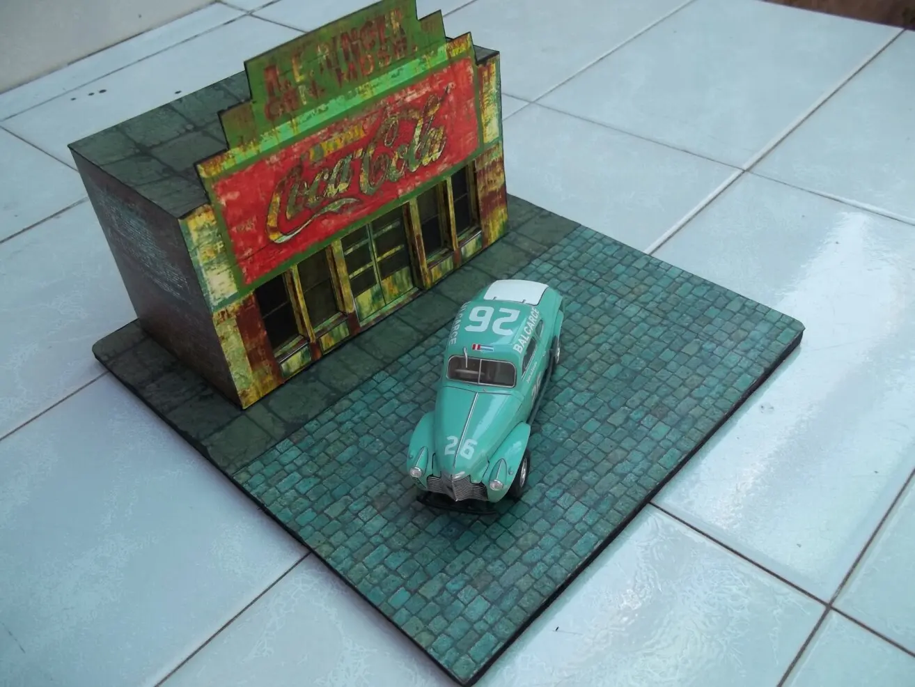 DIORAMA BAR ABANDONADO 1/43 <br />maquetas-armadas.com