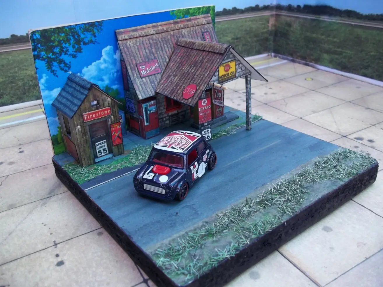 DIORAMA ESTACION DE SERVICIO RUTA 66 1/64  maquetas-armadas.com