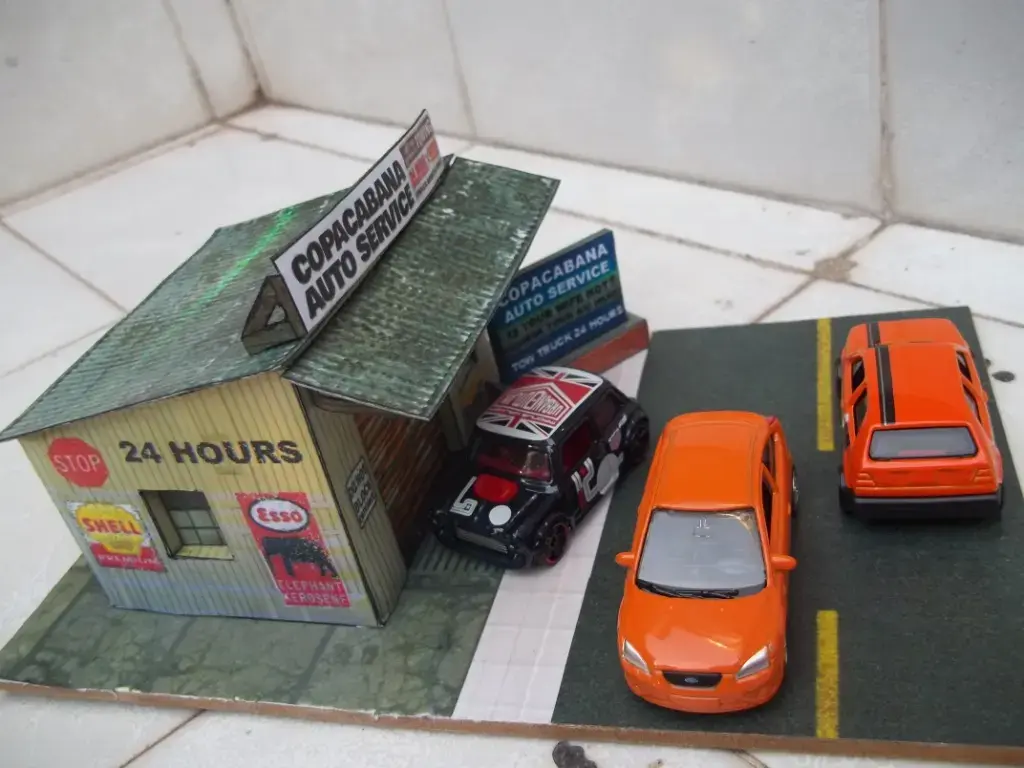 DIORAMA TALLER COPACABANA AUTOSERVICE 1/64 maquetas-armadas.com