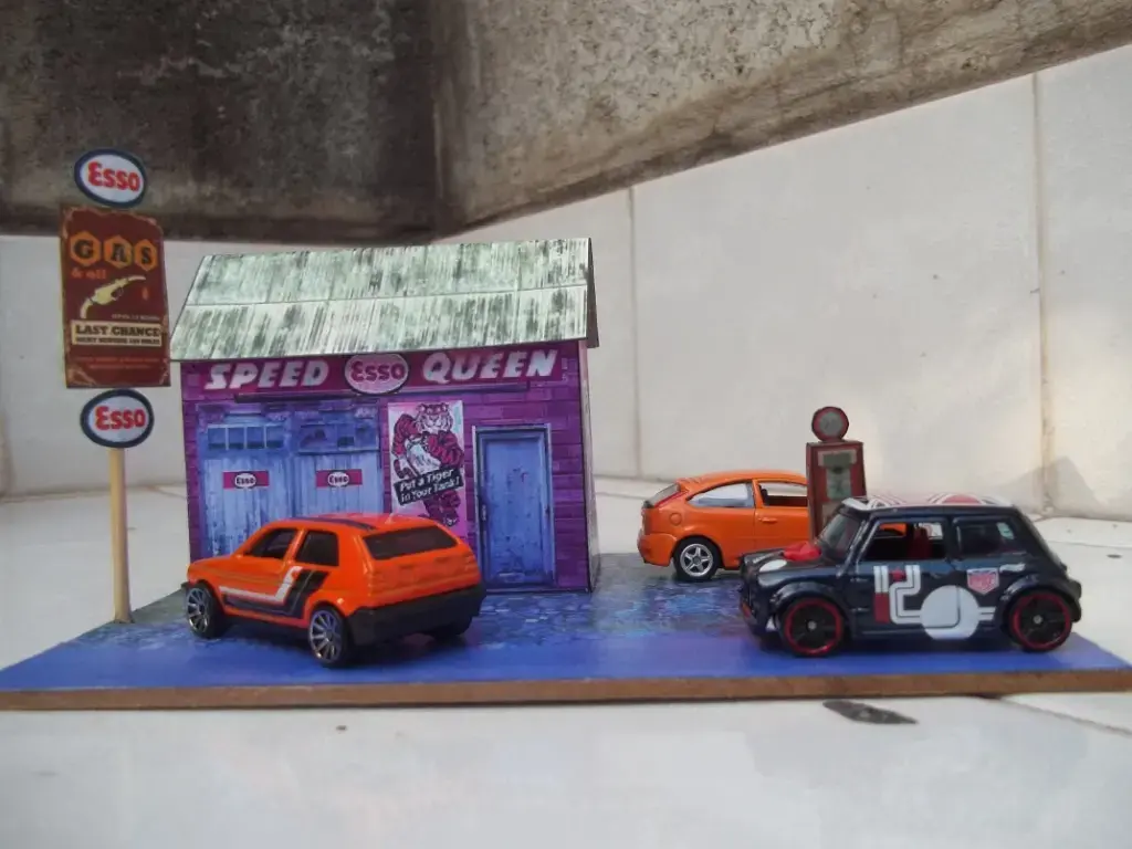 DIORAMA ESTACION ESSO SPEED QUEEN 1/64 maquetas-armadas.com