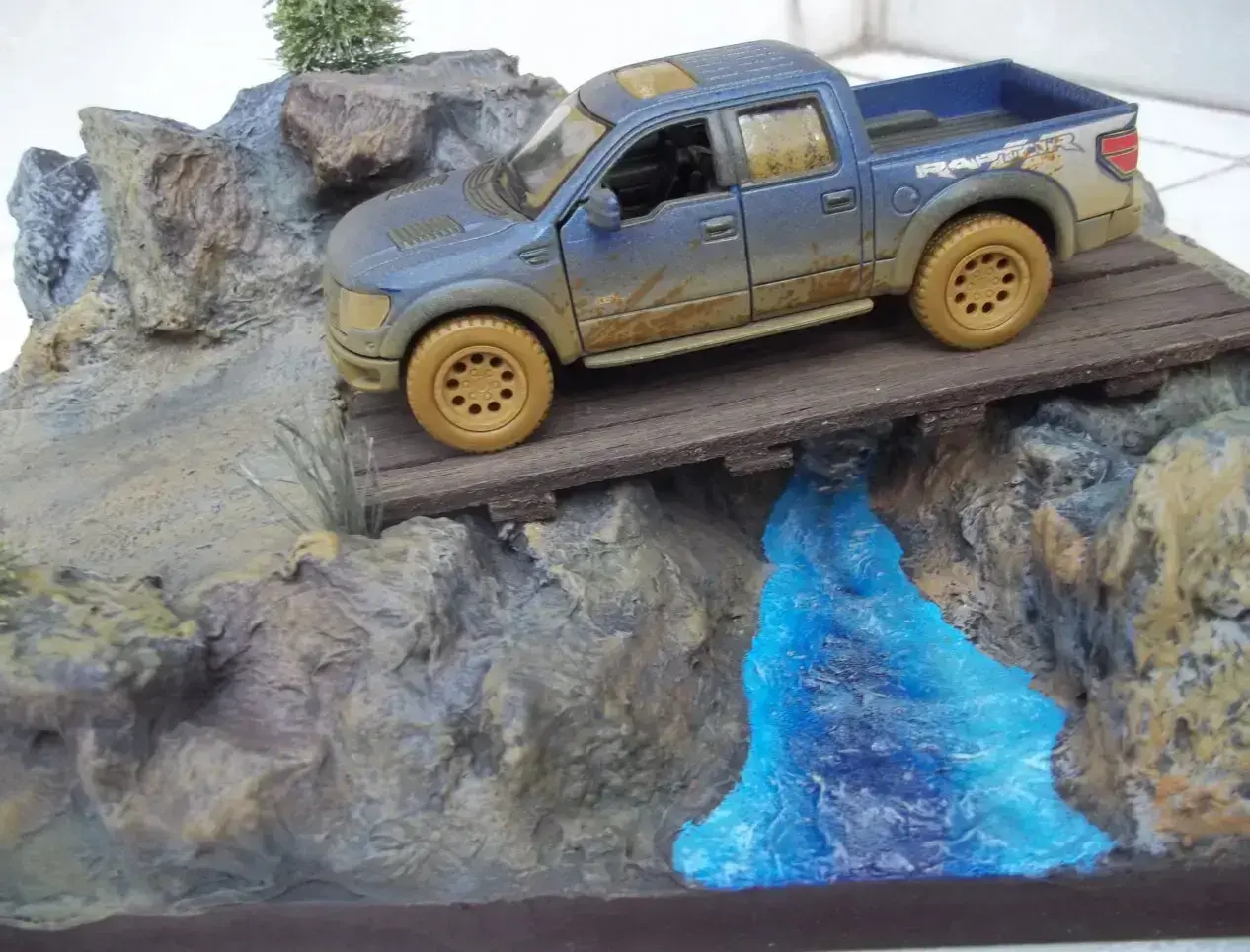 FORD RAPTOR F150 SVT SUPERCREW 2013 maquetas-armadas.com