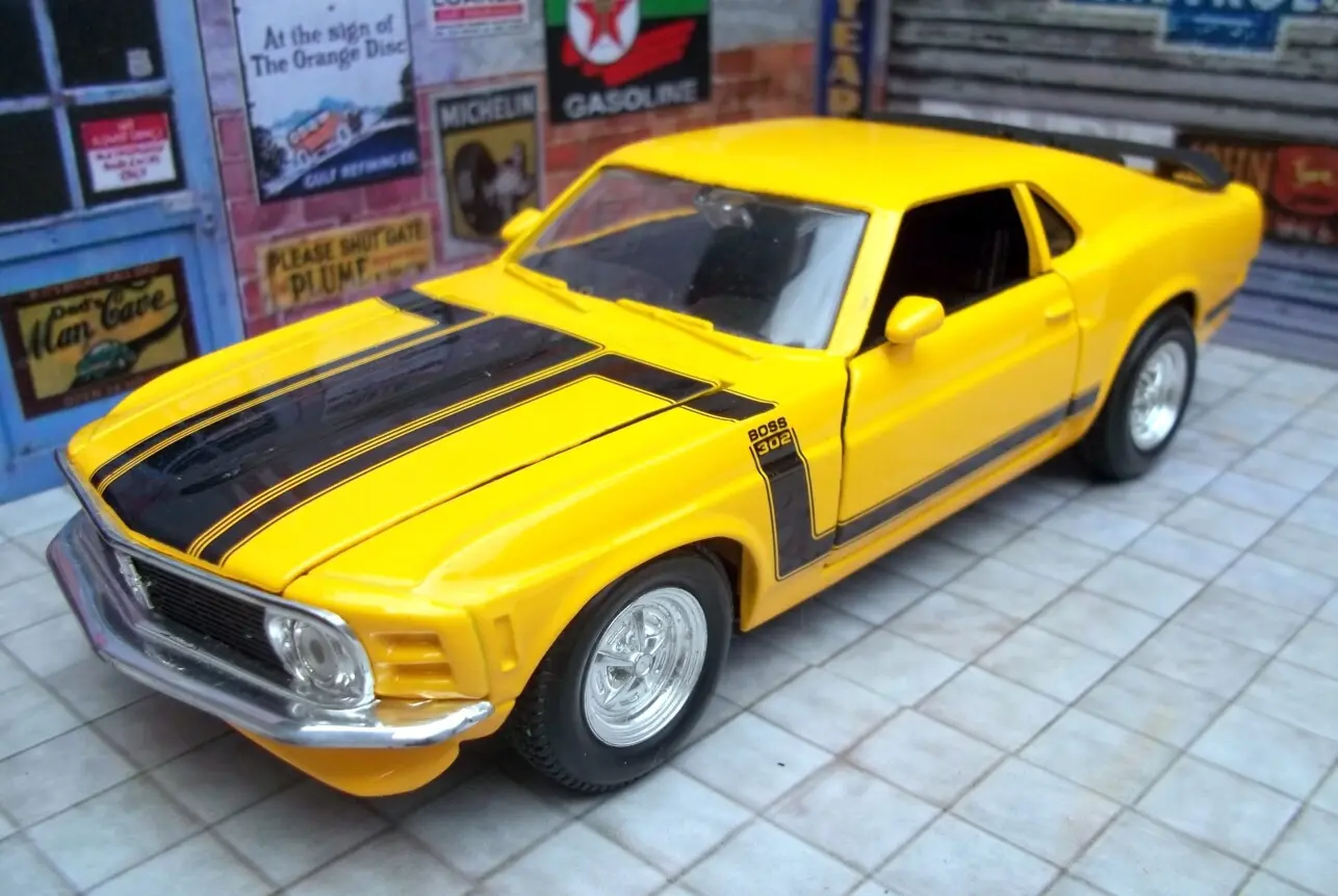 FORD MUSTANG BOSS 302 1970 maquetas-armadas.com